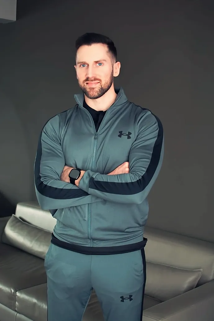 alt=&#34;Portrait de [Nom du coach fondateur], coach sportif et mental chez Coaching Hybride à Bruxelles&#34;